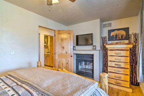 Mountain Paradise with Grill, WiFi and Stunning Views! image 14