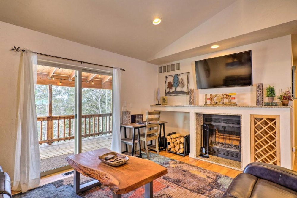 Mountain Paradise with Grill, WiFi and Stunning Views!